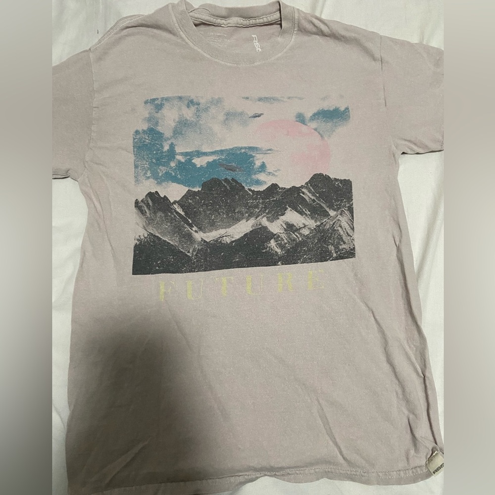 “Future” Slogan distressed baggy shirt *ITEMS NOT INCLUDED*